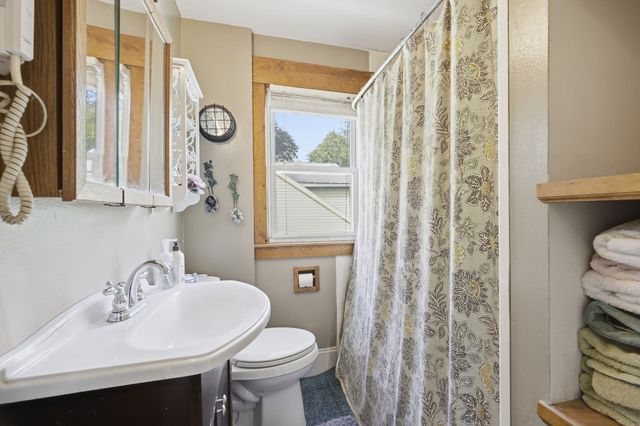 22 Lemuel Ave, Chicopee, MA 01013