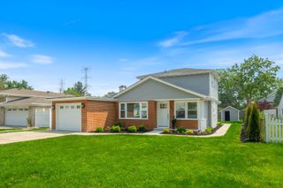 791 N Michigan Street, Elmhurst, IL 60126