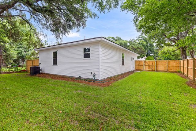 2620 Stark Lane, North Charleston, SC 29405