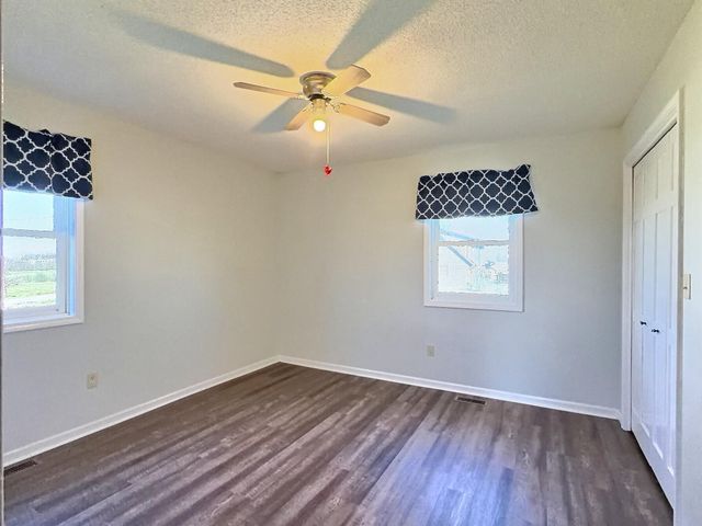 18128 KATHRYN AVE, Boonville, MO 65233