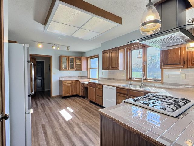 18128 KATHRYN AVE, Boonville, MO 65233