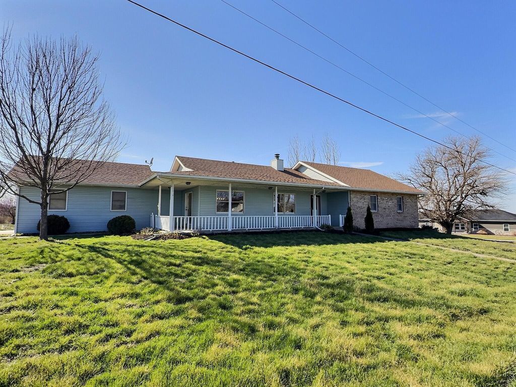 18128 KATHRYN AVE, Boonville, MO 65233
