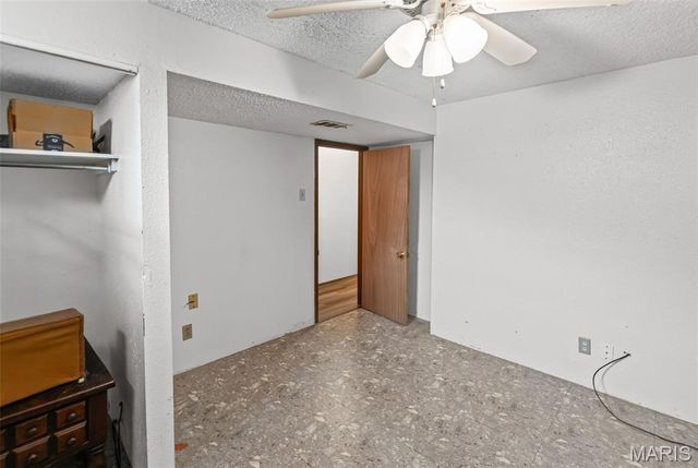 1826 Oliveto Lane, Hazelwood, MO 63042