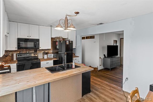 1826 Oliveto Lane, Hazelwood, MO 63042