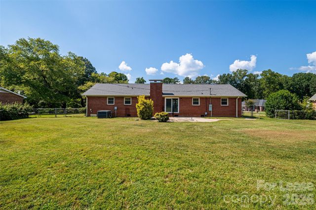 114 Cottonwood Drive, Mount Holly, NC 28120