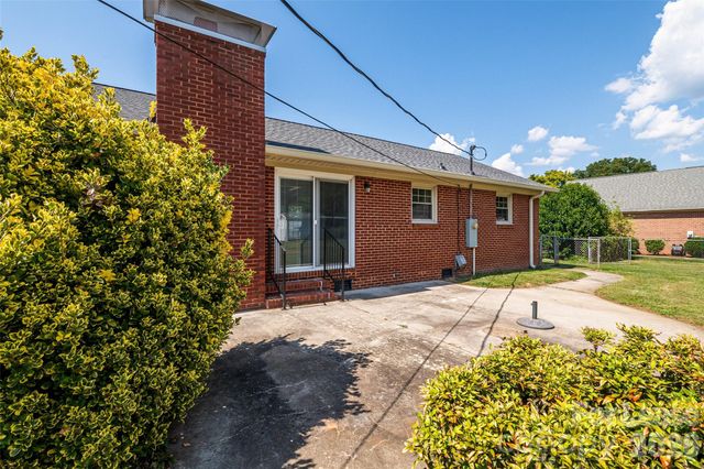114 Cottonwood Drive, Mount Holly, NC 28120