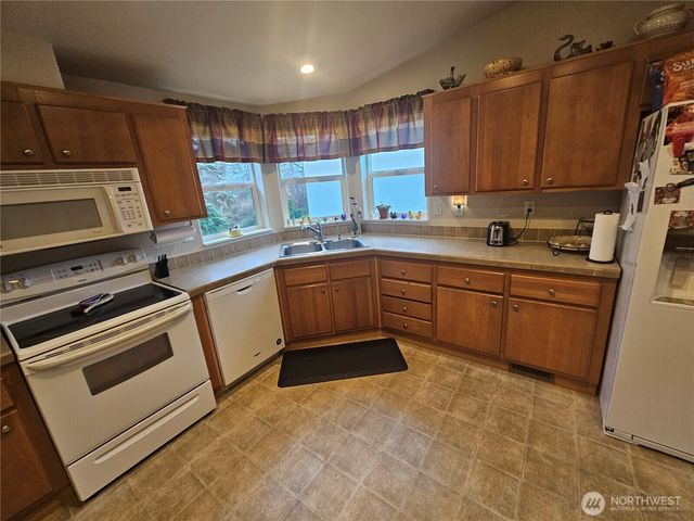 7003 Ortelius Drive, Ilwaco, WA 98624