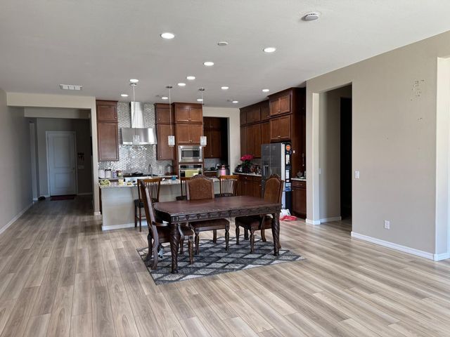 5525 W Banff Lane, Glendale, AZ 85306