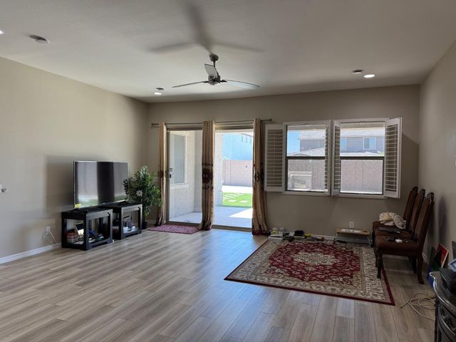 5525 W Banff Lane, Glendale, AZ 85306