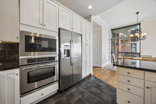 2211 Briarglen Drive 605, Houston, TX 77027