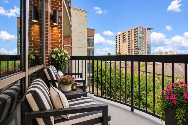2211 Briarglen Drive 605, Houston, TX 77027