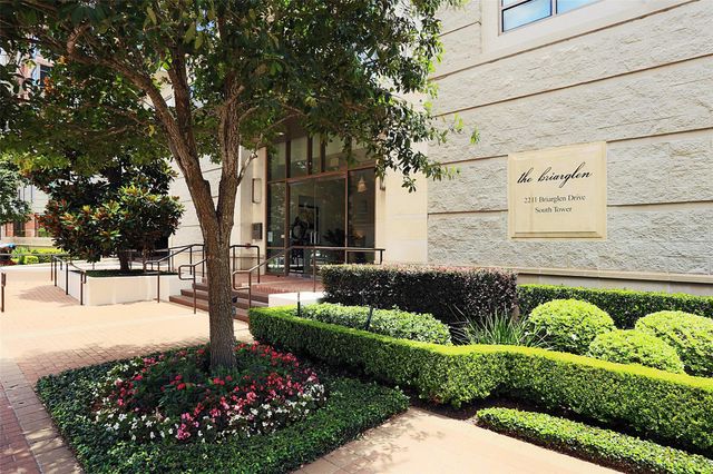 2211 Briarglen Drive 605, Houston, TX 77027