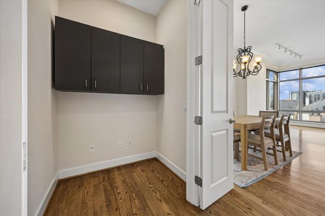 2211 Briarglen Drive 605, Houston, TX 77027