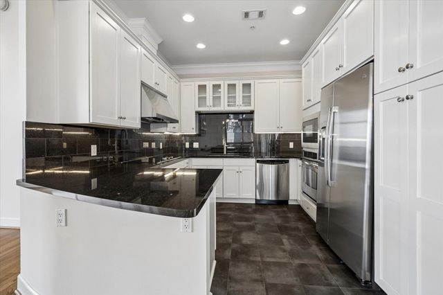 2211 Briarglen Drive 605, Houston, TX 77027