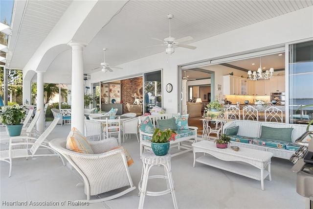 764 Sunset Pointe Drive, Lake Placid, FL 33852