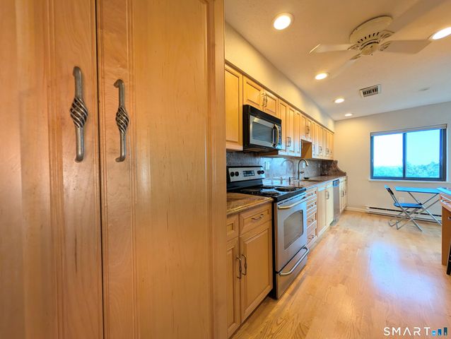 3200 Park Avenue 6F1, Bridgeport, CT 06604