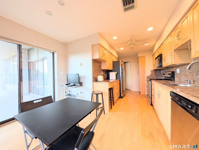 3200 Park Avenue 6F1, Bridgeport, CT 06604