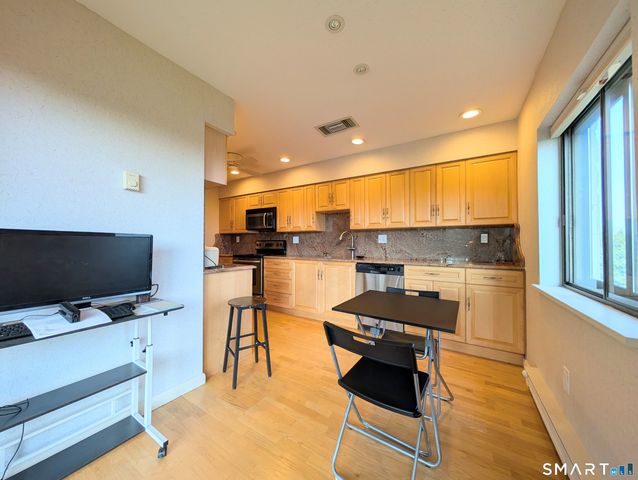 3200 Park Avenue 6F1, Bridgeport, CT 06604