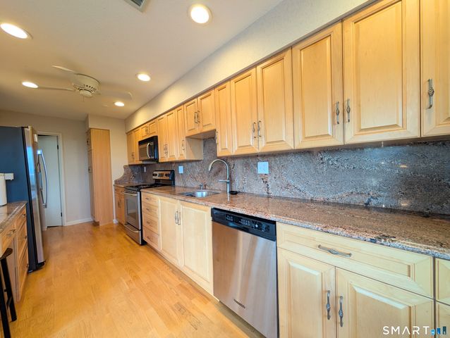 3200 Park Avenue 6F1, Bridgeport, CT 06604