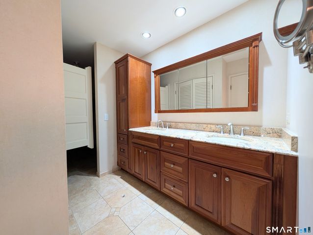 3200 Park Avenue 6F1, Bridgeport, CT 06604