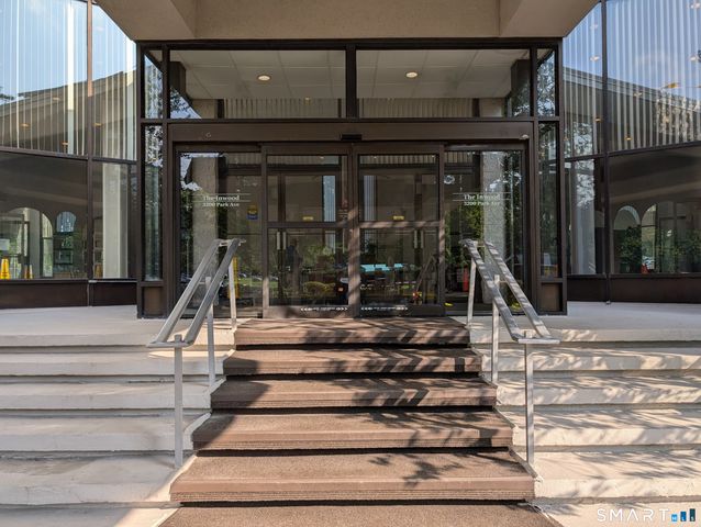 3200 Park Avenue 6F1, Bridgeport, CT 06604