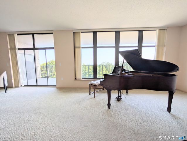 3200 Park Avenue 6F1, Bridgeport, CT 06604