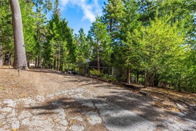 27963 St. Bernard Ln, Lake Arrowhead, CA 92352