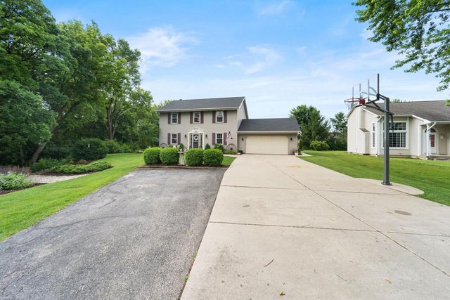 2935 W Bridge STREET, Greenfield, WI 53221