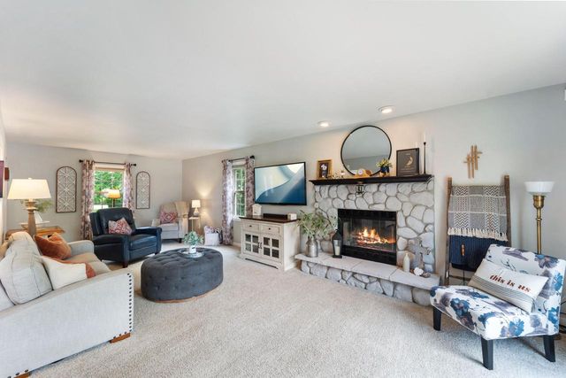 2935 W Bridge STREET, Greenfield, WI 53221