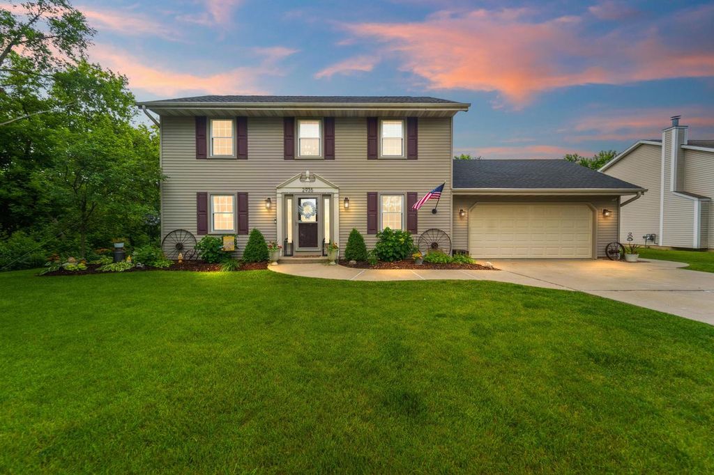 2935 W Bridge STREET, Greenfield, WI 53221