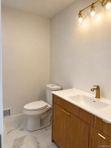 39501 Cobridge Drive, Clinton Township, MI 48038