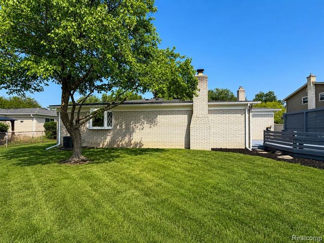 39501 Cobridge Drive, Clinton Township, MI 48038