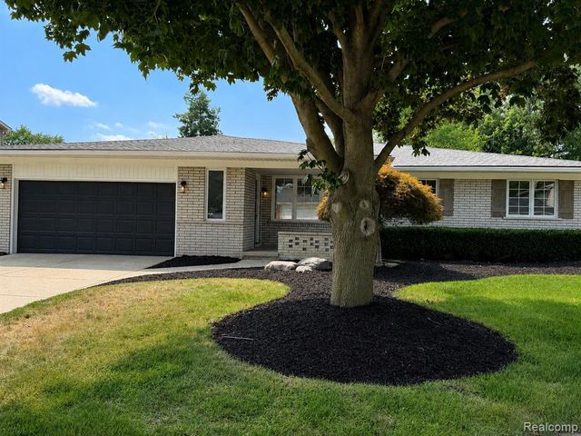 39501 Cobridge Drive, Clinton Township, MI 48038