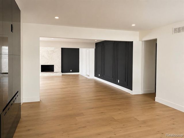 39501 Cobridge Drive, Clinton Township, MI 48038