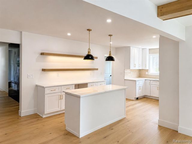 39501 Cobridge Drive, Clinton Township, MI 48038