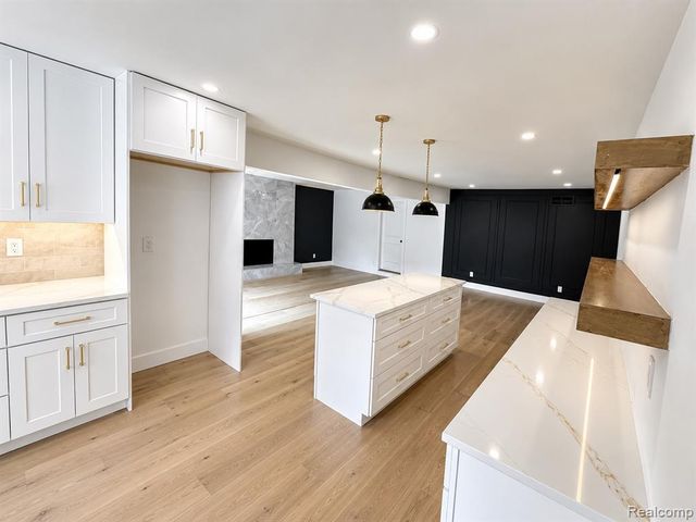 39501 Cobridge Drive, Clinton Township, MI 48038