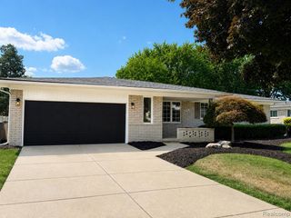 39501 Cobridge Drive, Clinton Township, MI 48038