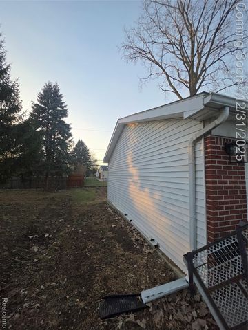 15260 Drysdale Street, Southgate, MI 48195