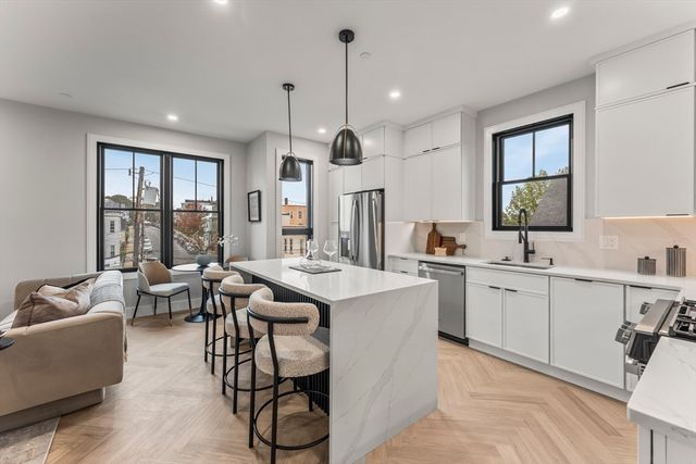 106 Moore 8, Boston, MA 02128