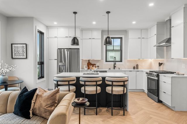 106 Moore 8, Boston, MA 02128