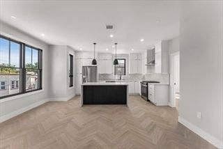 106 Moore 8, Boston, MA 02128