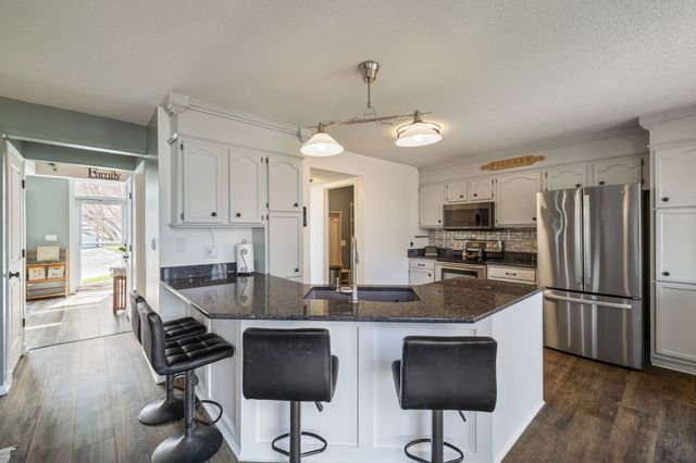 5180 Sycamore Drive, Pleasant Hill, IA 50327