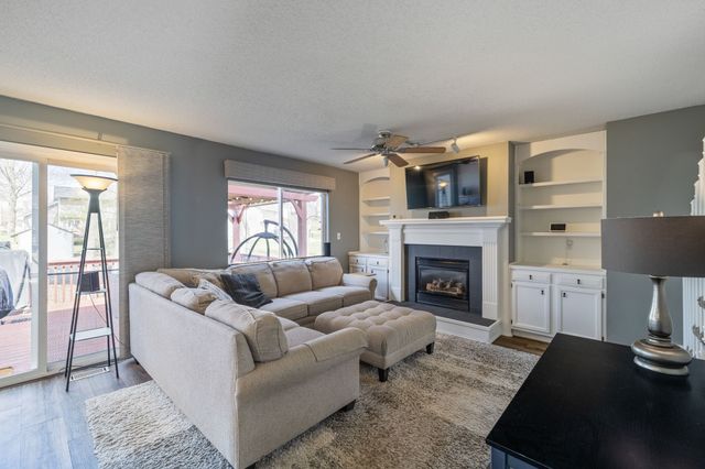 5180 Sycamore Drive, Pleasant Hill, IA 50327