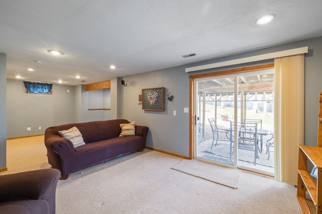 5180 Sycamore Drive, Pleasant Hill, IA 50327