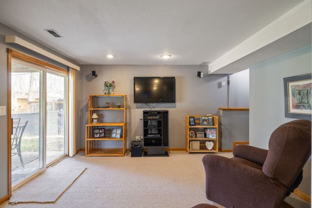 5180 Sycamore Drive, Pleasant Hill, IA 50327