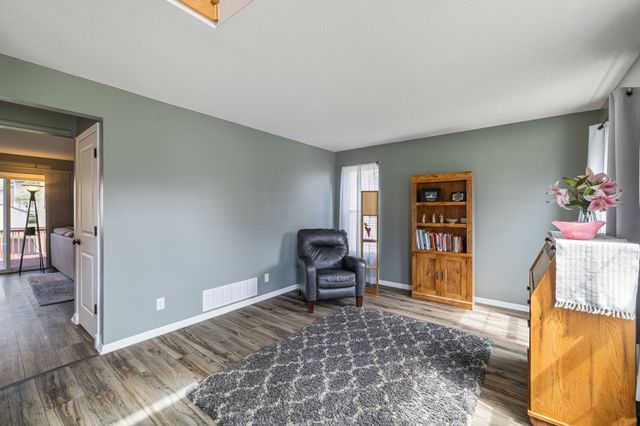 5180 Sycamore Drive, Pleasant Hill, IA 50327