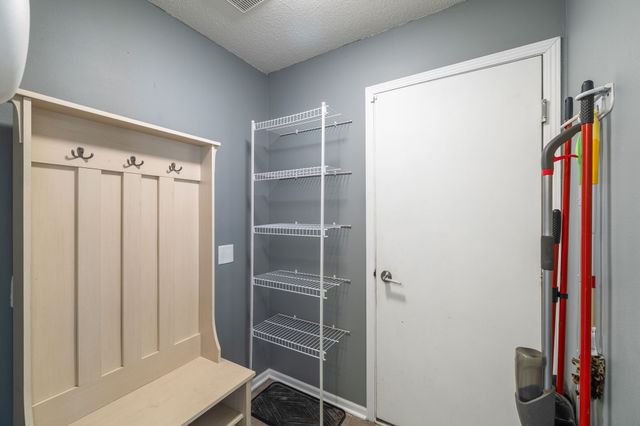 5180 Sycamore Drive, Pleasant Hill, IA 50327