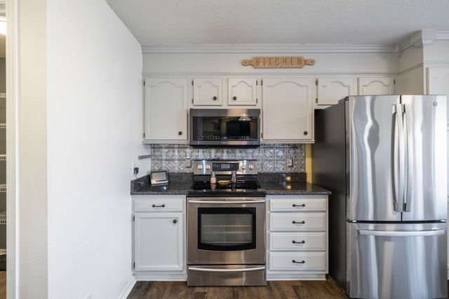 5180 Sycamore Drive, Pleasant Hill, IA 50327