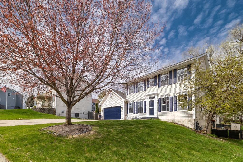 5180 Sycamore Drive, Pleasant Hill, IA 50327