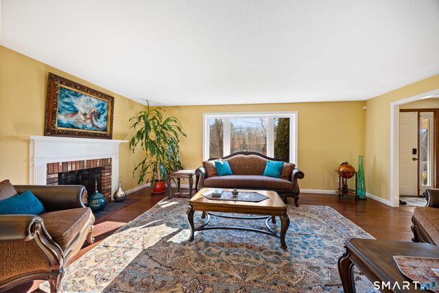 32 Canterbury Lane, Farmington, CT 06085